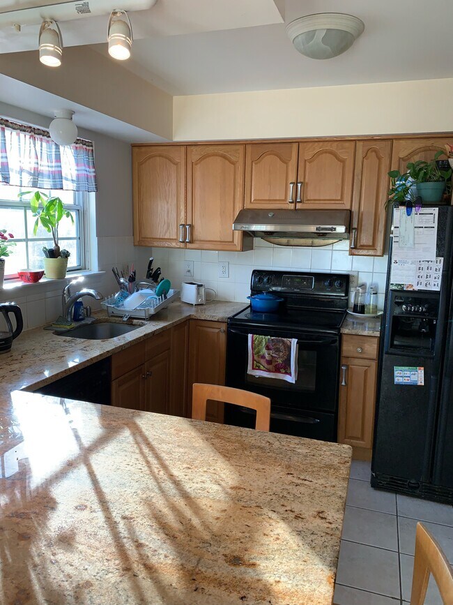 8510 London Bridge Way, Timonium, MD 21093 Townhome Rentals in