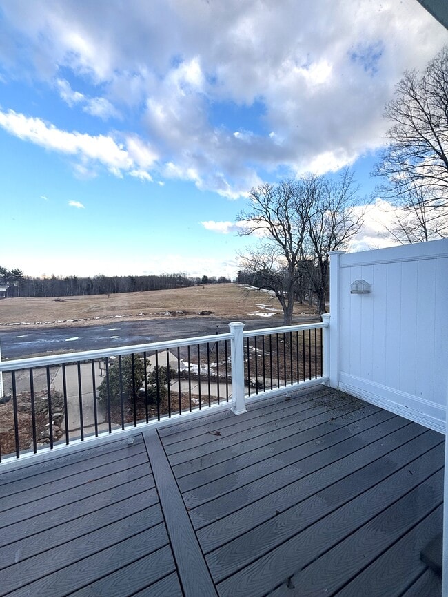 Foto del edificio - 38 Ladds Ln