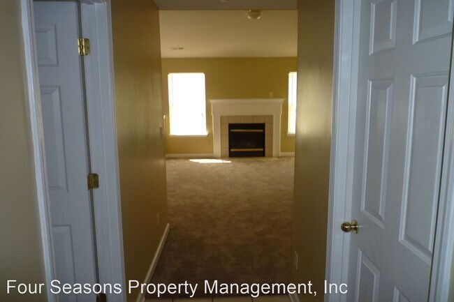 Building Photo - 3 br, 2 bath House - 4421 Looking Glass Lane