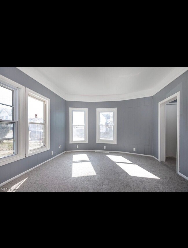 Foto del edificio - 7815 Jeffries Ave