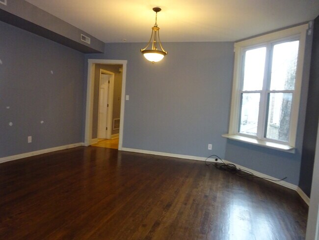 Building Photo - 2625 N Sacramento Ave