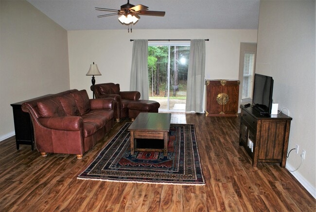 Foto del edificio - 7104 Manatee St