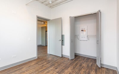 Building Photo - 941 W Dakin St