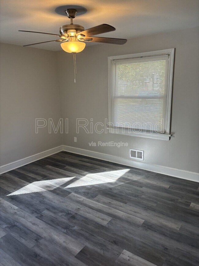 Foto del edificio - 5231 Rockland Rd