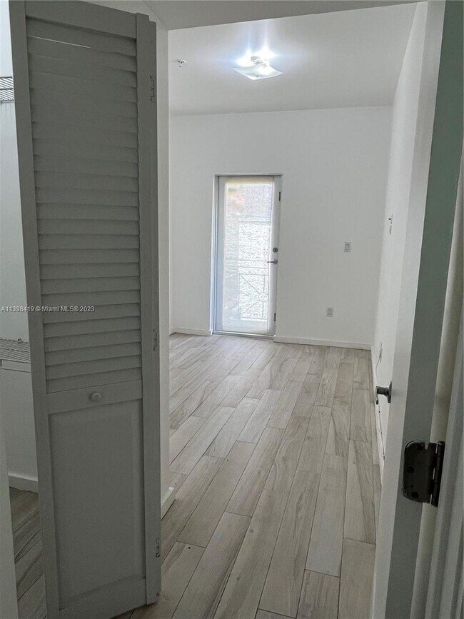Building Photo - 820 15th St
