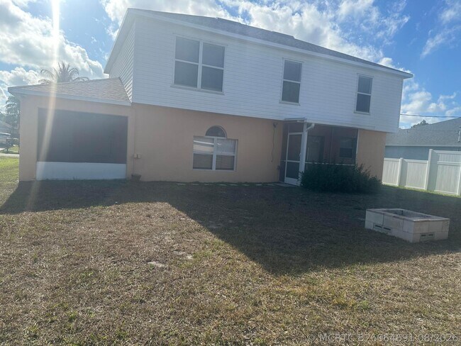 Foto del edificio - 1673 SW Schleicher Ln