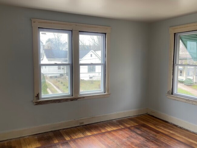 Living - 1736 Lincoln Ave