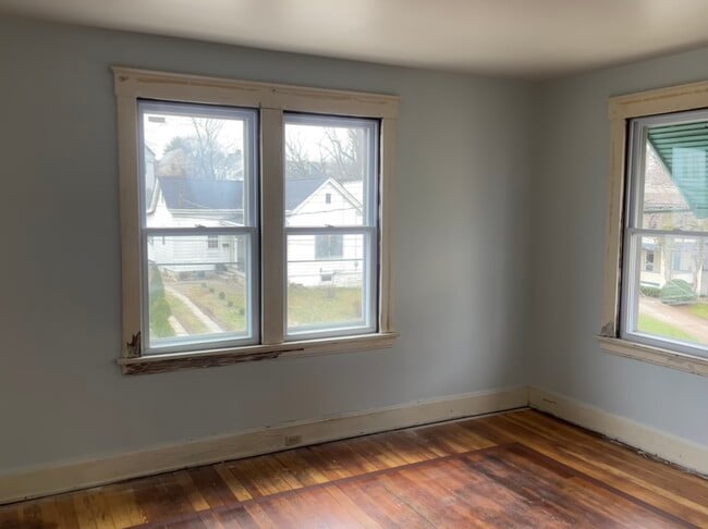 Living - 1736 Lincoln Ave