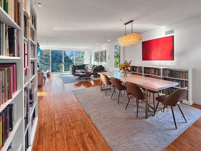 Foto del edificio - 8265 Mannix Dr