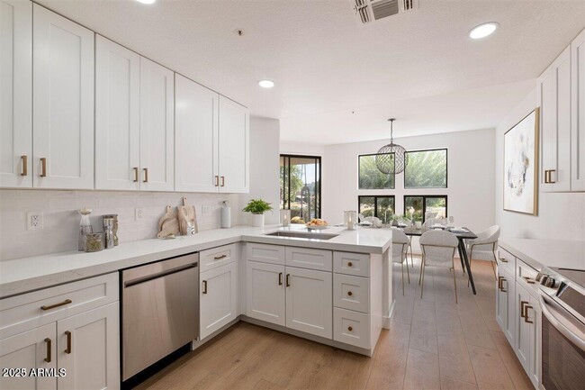 Foto del edificio - 7700 E Gainey Ranch Rd