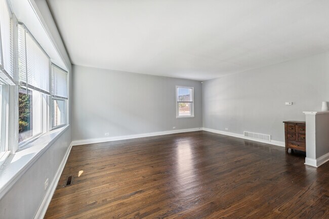 Building Photo - 9137 S Cottage Grove Ave