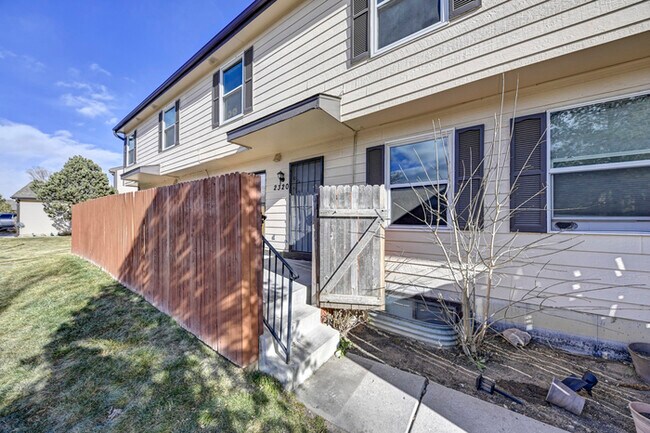 Foto del edificio - 2327 Lexington Village Ln