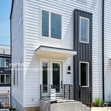 Building Photo - 2206 Buena Vista Pike