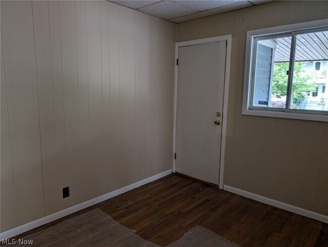 Building Photo - 2549 Kendall Rd