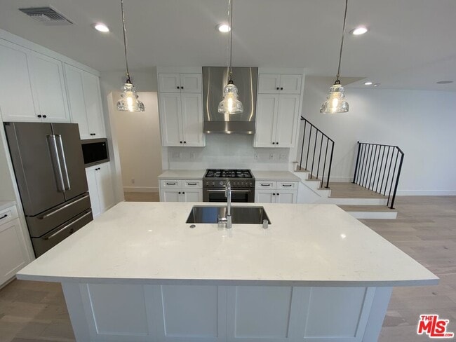 Building Photo - 1651 S Hayworth Ave