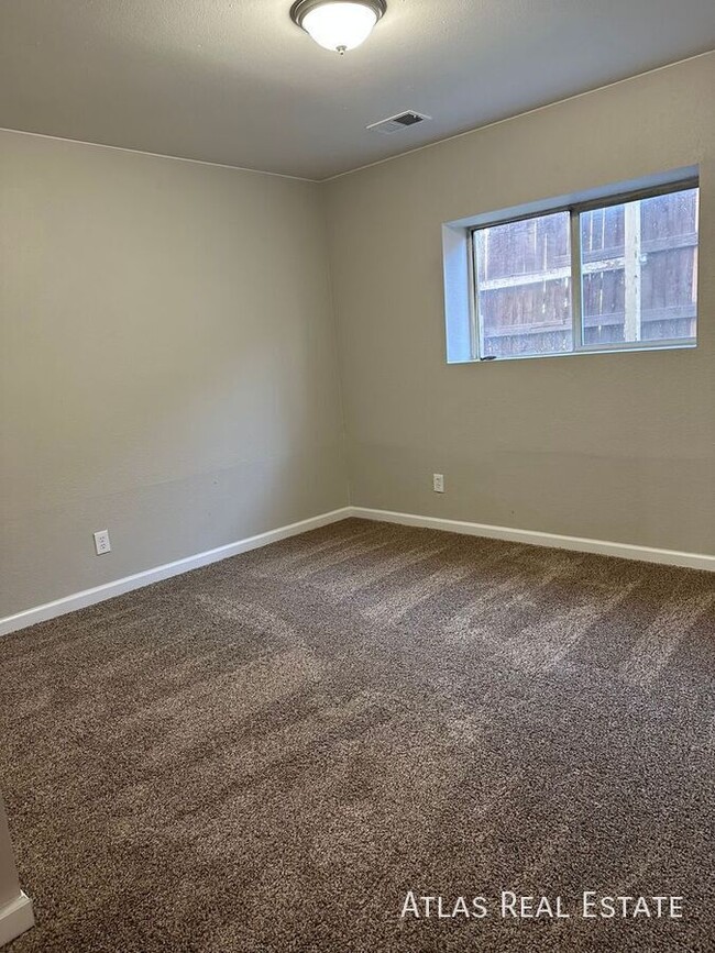 Foto del edificio - Charming Upper-Level Unit in North Denver ...