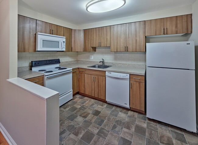 Modern backsplash - The Preserve at Darby Creek