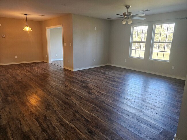Foto del edificio - Beautiful 3 Bed 2 Bath Home on 2.5 Acres f...