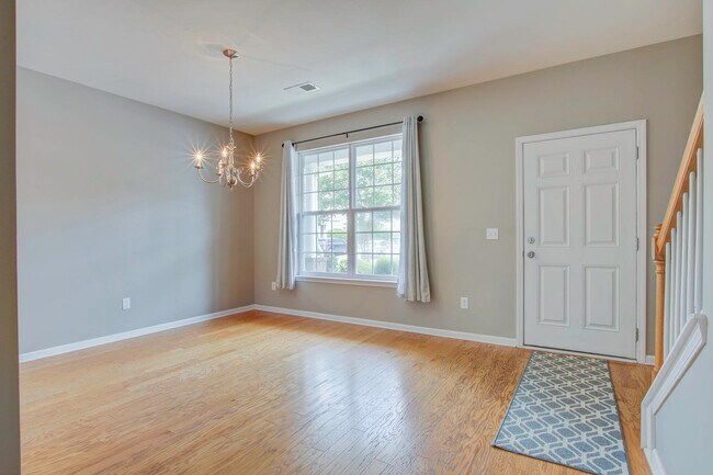 Foto del edificio - 811 Hemingway Cir