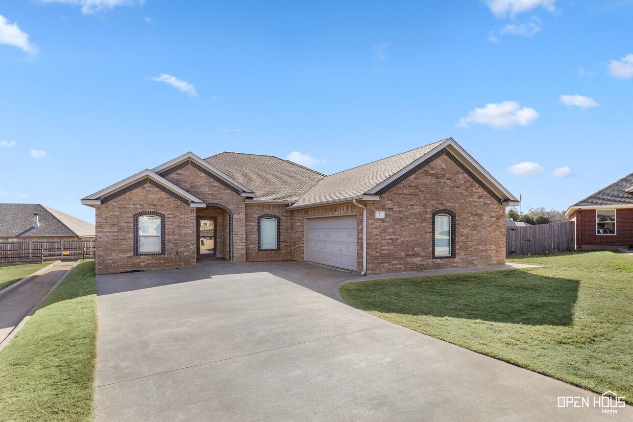 Primary Photo - 7 Freedom Cir