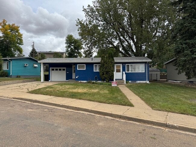 Building Photo - 1038 Lincoln St