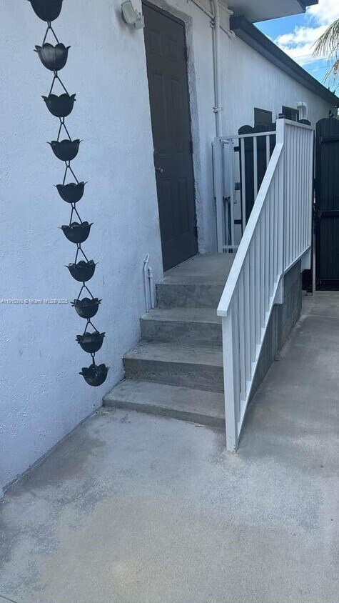 Foto principal - 820 NW 19th Ct