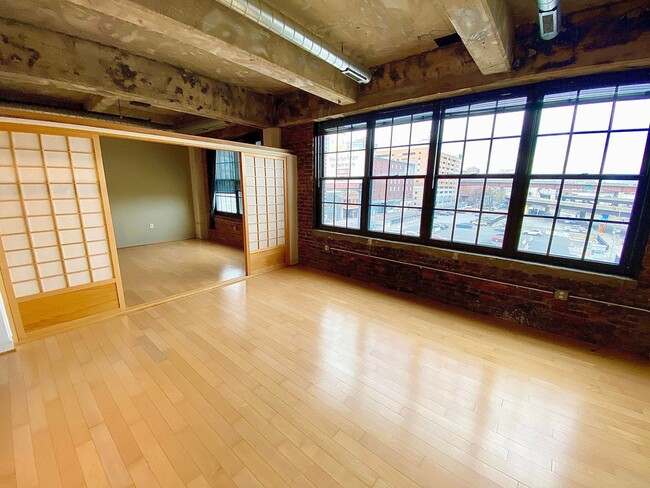 Foto del edificio - Stunning Industrial-Contemporary One Bedro...