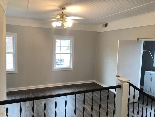Foto del edificio - 336 Whitehead Rd