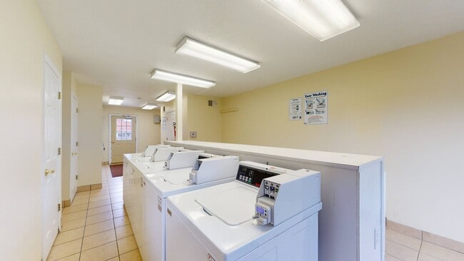 Laundry Room - Carriage Hill Erie