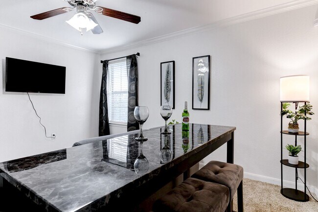 Foto del edificio - 7323 Snowden Rd