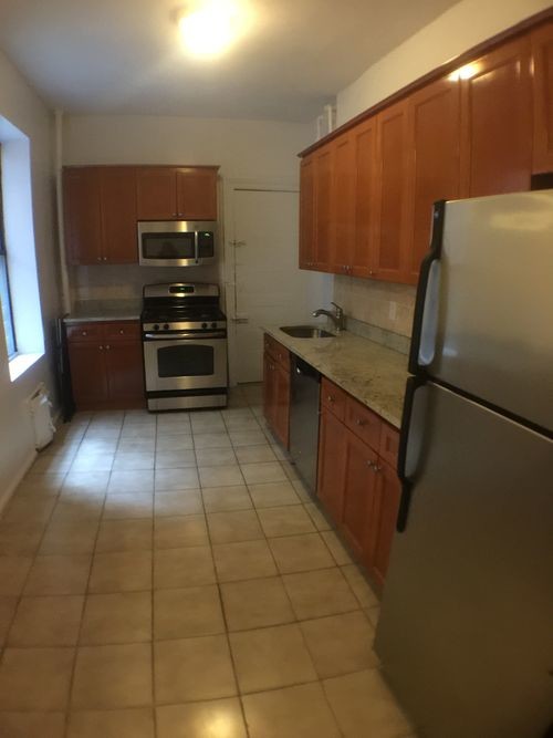 Building Photo - 854 W 180th St