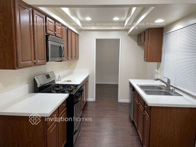 Building Photo - 19359 Green Mountain Dr