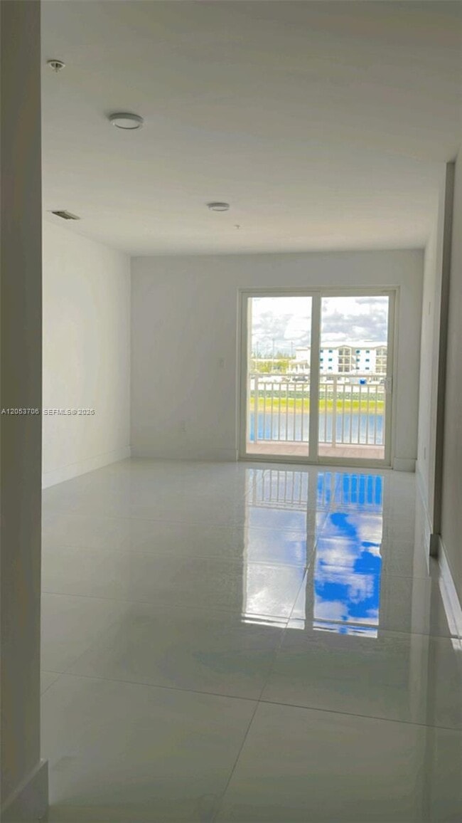 Foto del edificio - 10950 NW 82nd St