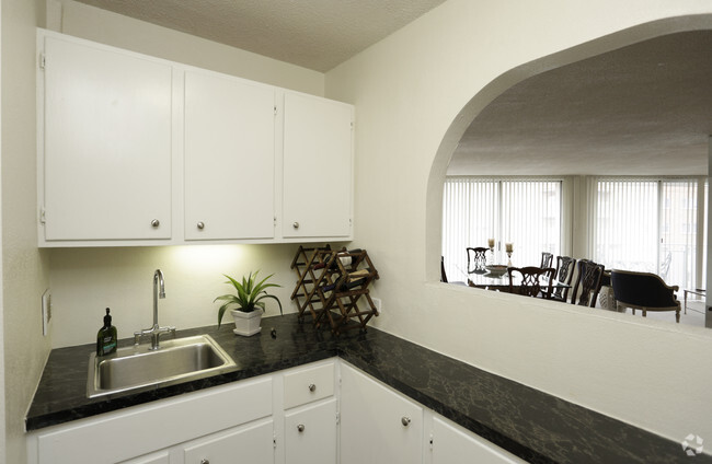 Cocina para recibir invitados - Plaza Point Apartments