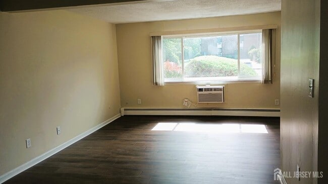 Building Photo - 117 Cricket Ln