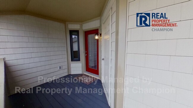 Building Photo - Fabulous Upper Level Condo with Private Ba...