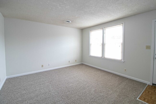 Building Photo - 814 Golf View Pl