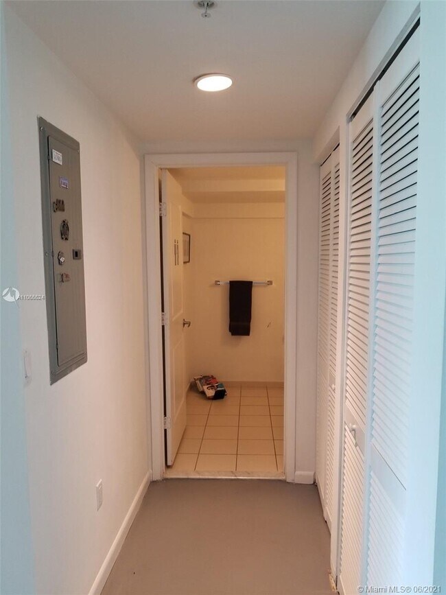 Foto del edificio - 333 NE 24th St