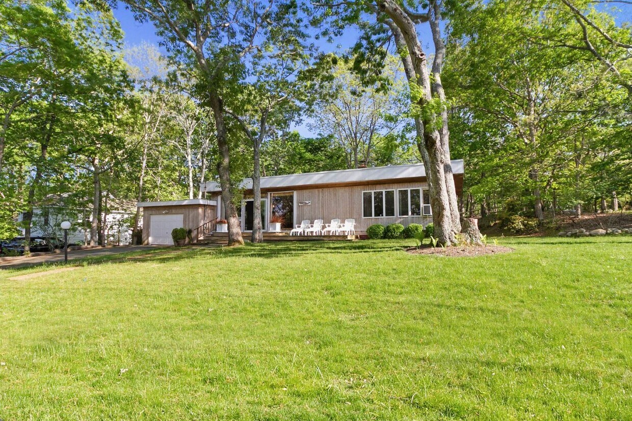 Primary Photo - 15 Sound View Dr