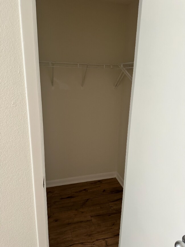 Foto del edificio - Prime Mt. Pleasant Condo Living!