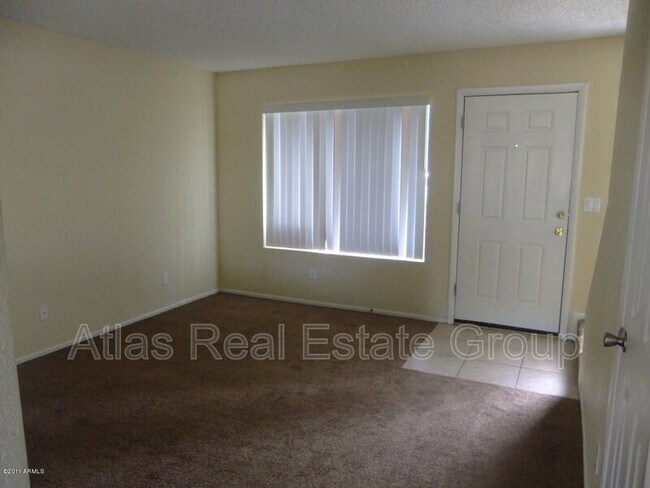 Building Photo - 4828 W Orangewood Ave