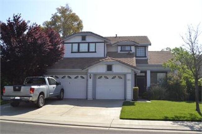 Building Photo - Beautiful 4-Bedroom, 3-Bath Home in Sycamo...