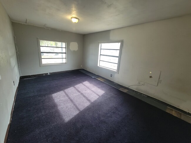 Building Photo - 10529 3rd Ave