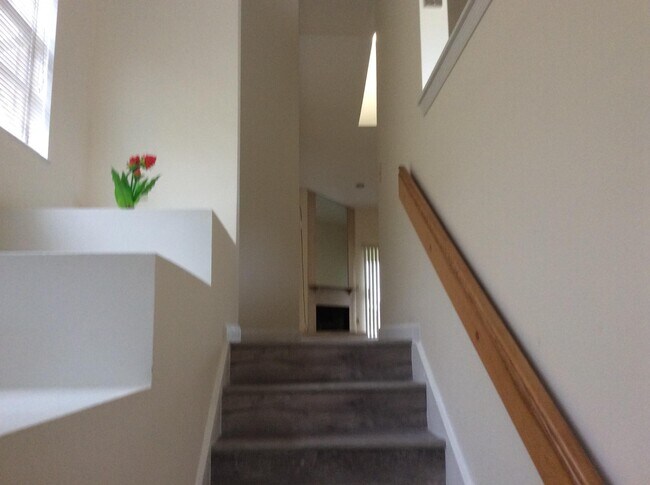 Building Photo - 200 Crosswinds Dr