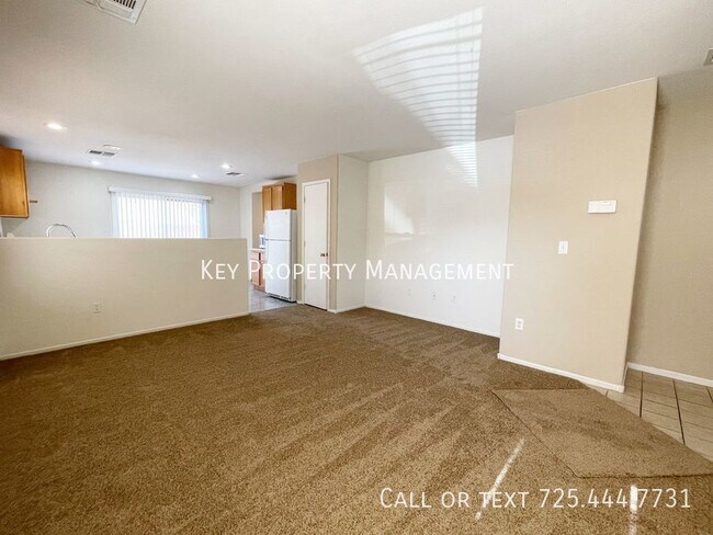 Building Photo - 2 BEDROOM HOME W/ 1 CAR GARAGE AND COMMUNI...