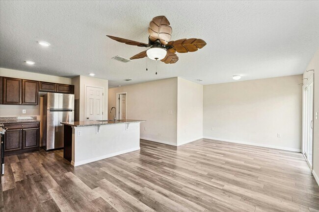 Building Photo - 29 Lloshire Path, Unit A