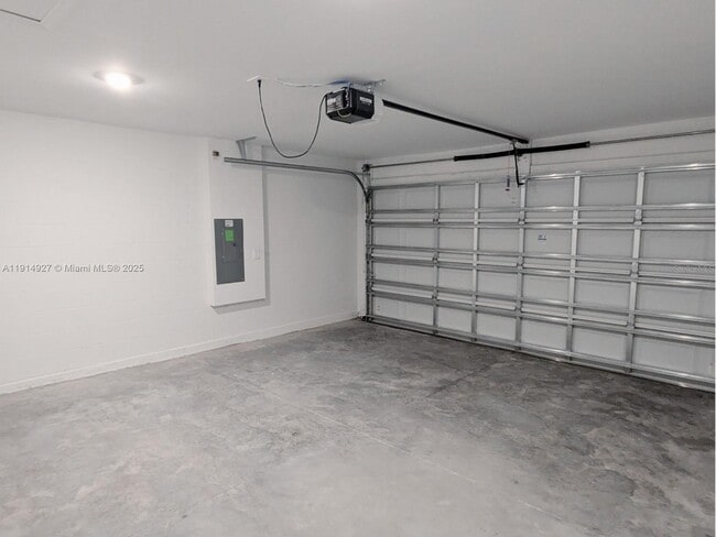 Building Photo - 2175 Chris Dr