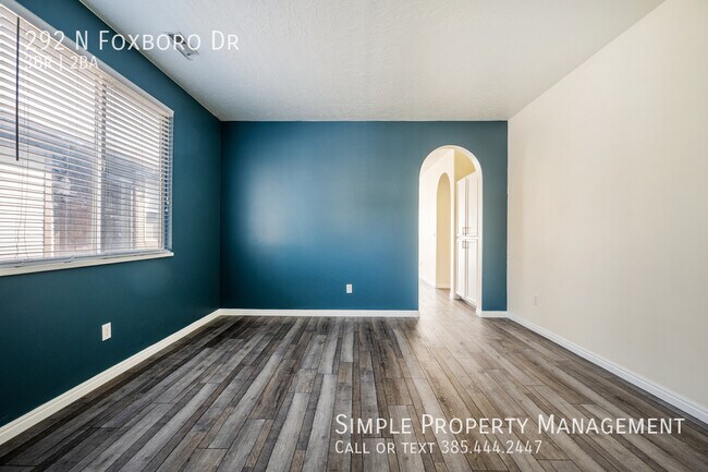 Foto del edificio - 292 Foxboro Dr