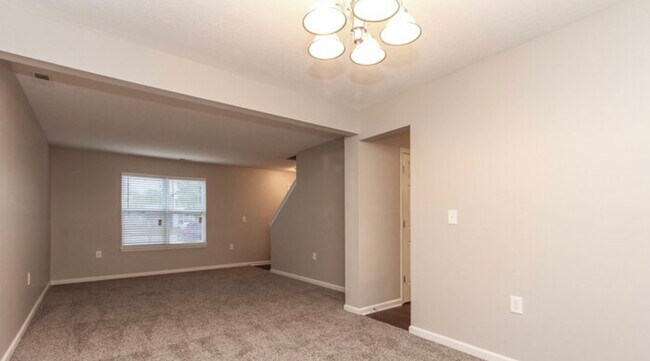 Foto del edificio - 4529 Woodland Ct