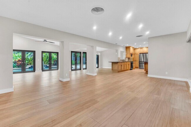 Building Photo - 2433 NE 26th Ave